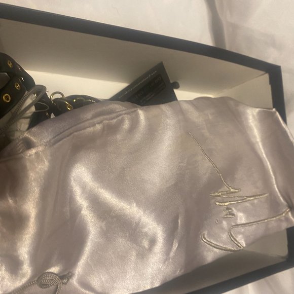 Black and Gold Authentic Giuseppe - Picture 2 of 9